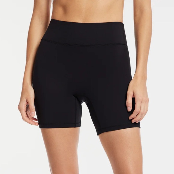 Bandier All Access Center Stage Biker Shorts Black NWT - Picture 1 of 4